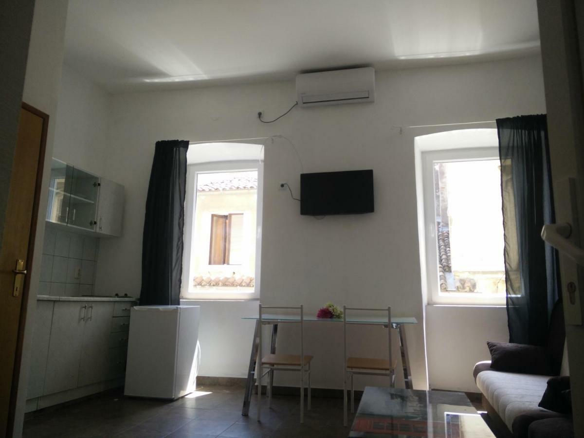 Dejan Apartment 2-Top Centar-Old Town Studio Pula Zewnętrze zdjęcie